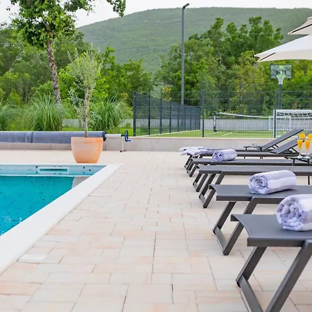 فيلة Luxury Decima Near Split - Pool & Tennis Retreat *