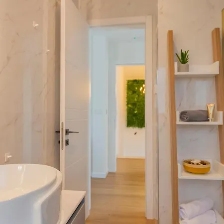 Luxury Decima Near Split - Pool & Tennis Retreat فيلة