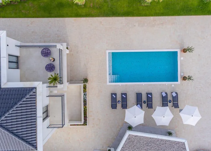 Luxury Decima Near Split - Pool & Tennis Retreat * Dicmo