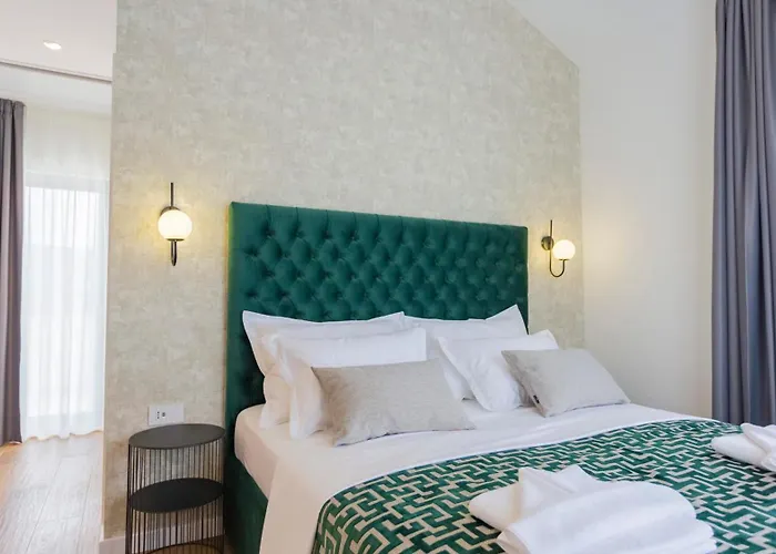 Luxury Decima Near Split - Pool & Tennis Retreat Dicmo