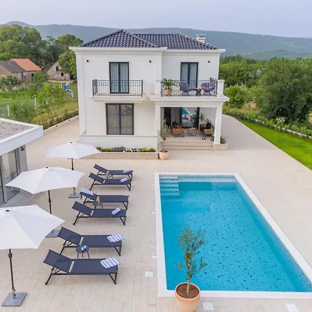 Luxury Decima Near Split - Pool & Tennis Retreat * Dicmo