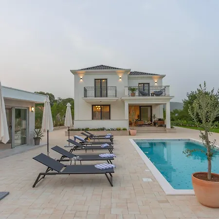 Luxury Decima Near Split - Pool & Tennis Retreat * Dicmo