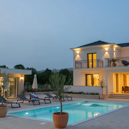 Villa Luxury Decima Near Split - Pool & Tennis Retreat