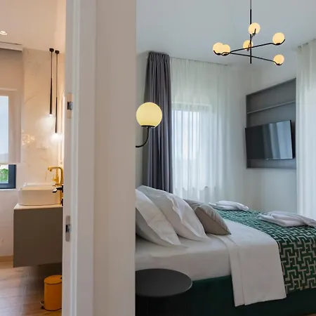 Luxury Decima Near Split - Pool, Touch Tennis & Multi-court Villa Dicmo