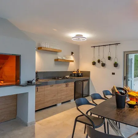 Luxury Decima Near Split - Pool, Touch Tennis & Multi-court Dicmo