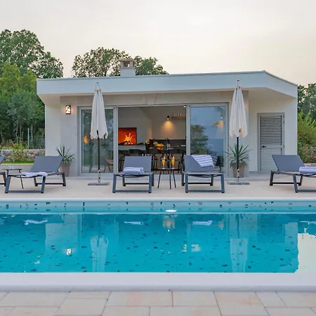 Luxury Decima Near Split - Pool, Touch Tennis & Multi-court Villa
