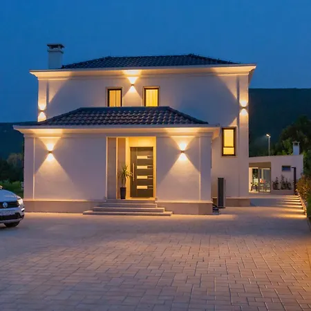 Villa Luxury Decima Near Split - Pool & Tennis Retreat *