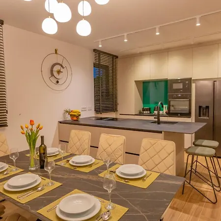 Luxury Decima Near Split - Pool & Tennis Retreat *