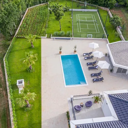 Luxury Decima Near Split - Pool & Tennis Retreat * Dicmo