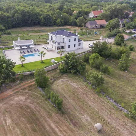Luxury Decima Near Split - Pool & Tennis Retreat Villa Dicmo