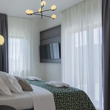 Luxury Decima Near Split - Pool & Tennis Retreat Dicmo