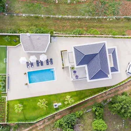Luxury Decima Near Split - Pool & Tennis Retreat