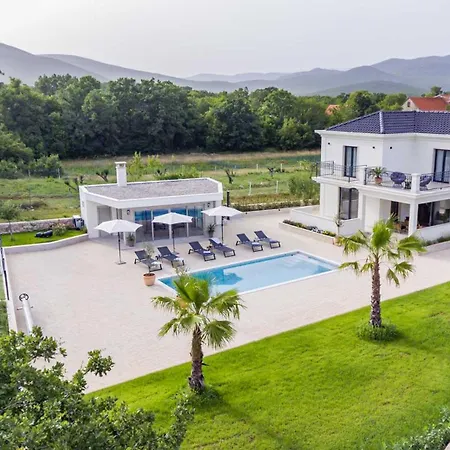 Luxury Decima Near Split - Pool & Tennis Retreat Villa *