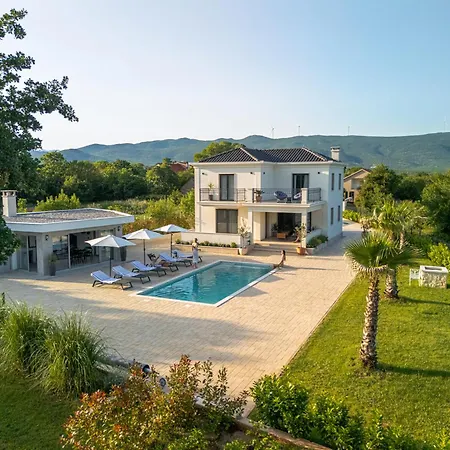 Luxury Decima Near Split - Pool & Tennis Retreat * Dicmo