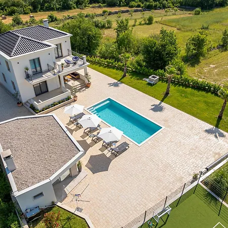 Luxury Decima Near Split - Pool & Tennis Retreat Dicmo