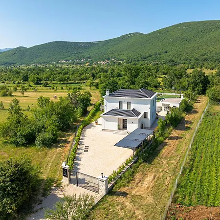 Luxury Decima Near Split - Pool & Tennis Retreat * Dicmo