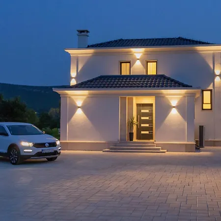 Luxury Decima Near Split - Pool & Tennis Retreat Dicmo