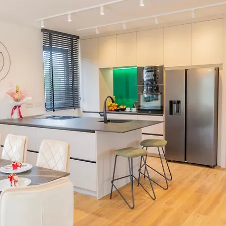 Luxury Decima Near Split - Pool, Touch Tennis & Multi-court Villa