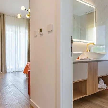 Decima Near Split - Heated Pool, Tennis Court & Billiards