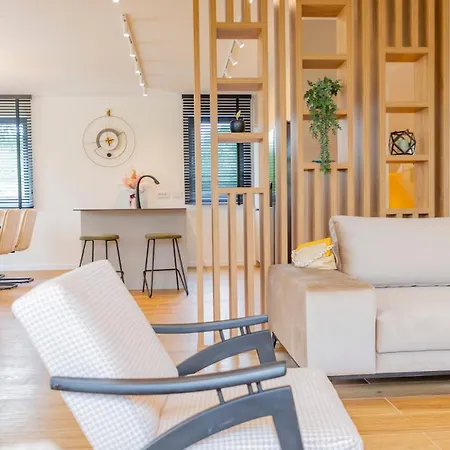 Decima Near Split - Heated Pool, Tennis Court & Billiards Villa