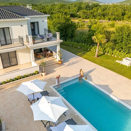 Decima Near Split - Heated Pool, Tennis Court & Billiards * Dicmo