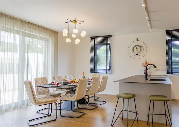 Luxury Decima Near Split - Pool & Tennis Retreat *